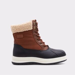 Brown winter boots duck style